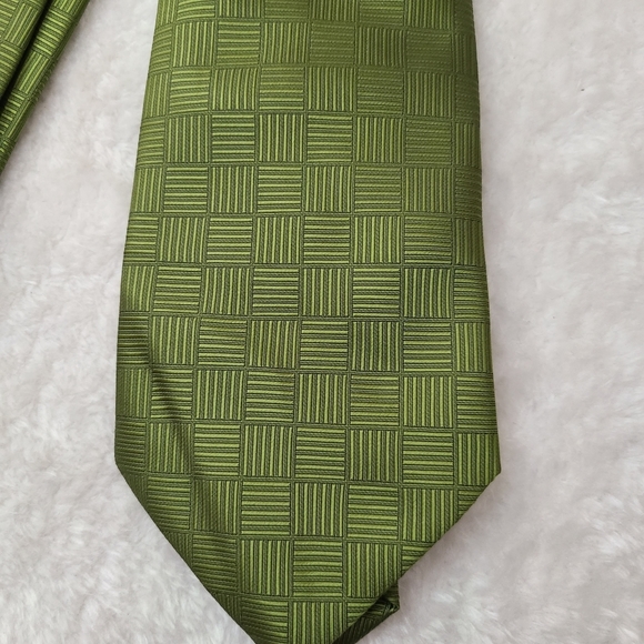 𝅺Giorgio Armani olive green 💯% silk tie, 59 inches long - Picture 2 of 5